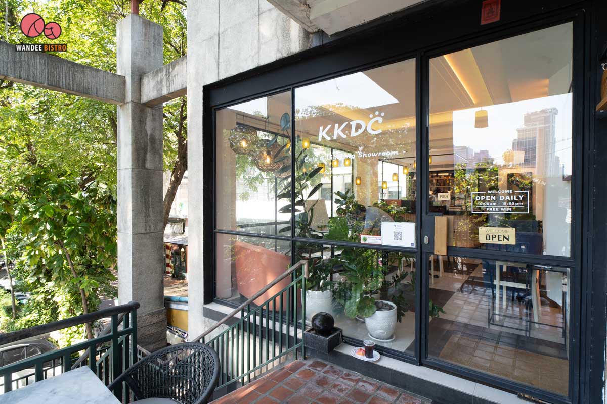 KKDC Cafe จิบกาแฟ กินขนม ในบรรยากาศชิลๆ ย่านเอกมัย