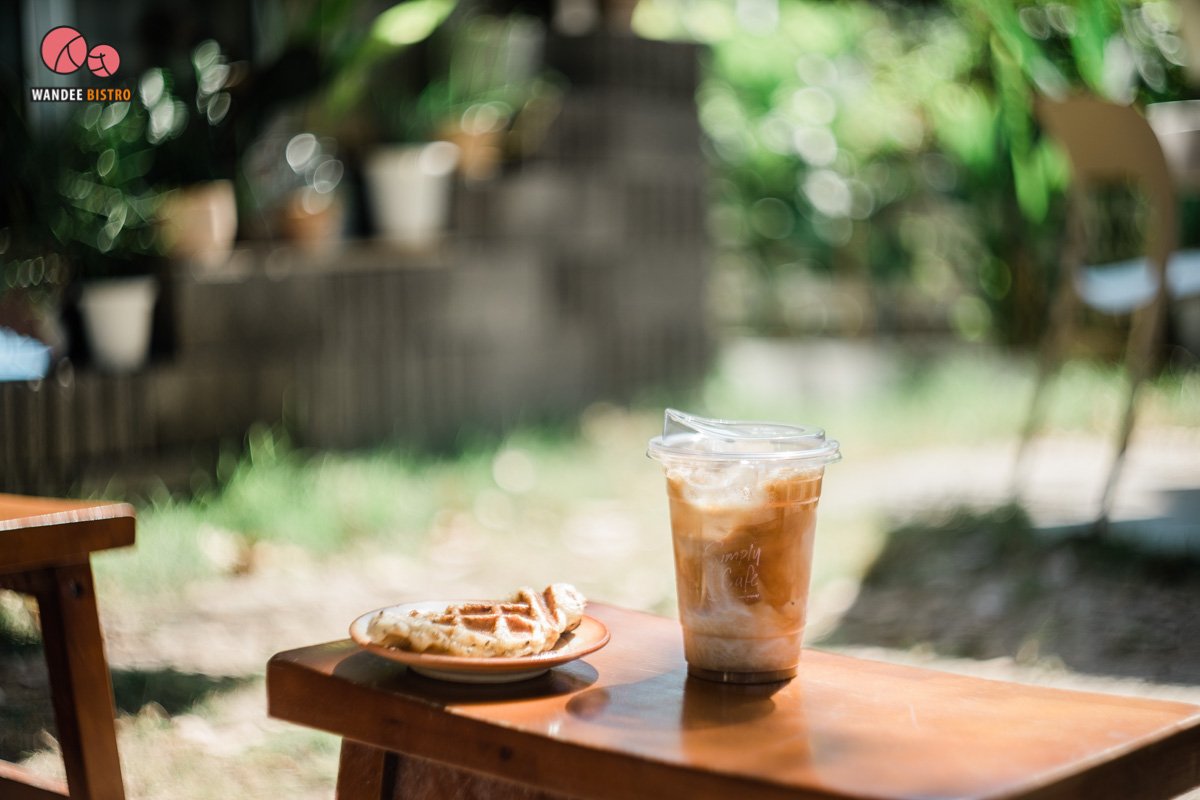 Simply cafe bkk คาเฟ่มินิมอลสุดคิวท์ ใต้ต้นไม้ บรรยากาศน่ารักชิลๆ 