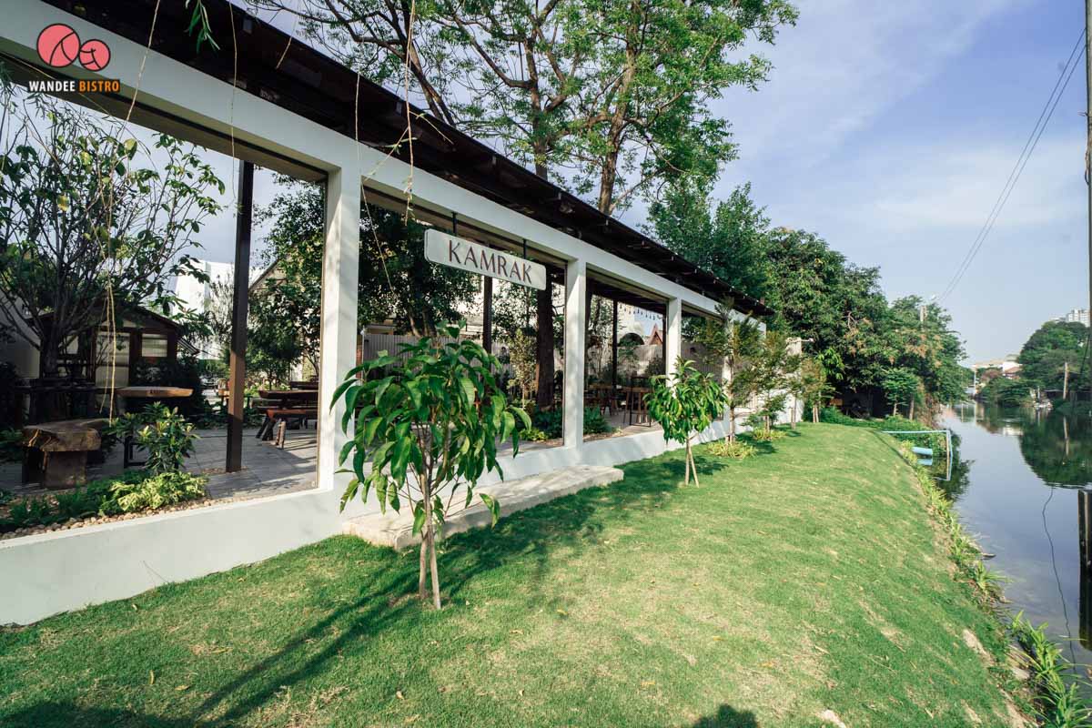 Kamrak - คำรัก คาเฟ่สไตล์โฮมมี มีวิวติดริมน้ำรับลมเย็นๆ ร้านสวยย่านเพชรเกษม Kamrak - คำรัก คาเฟ่สไตล์โฮมมี มีวิวติดริมน้ำรับลมเย็นๆ ร้านสวยย่านเพชรเกษม
