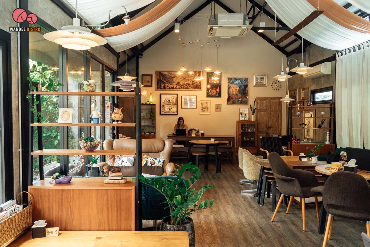 Cock-A-Hoop คาเฟ่สไตล์โฮมมี่ ที่มีทั้งความเท่ อบอุ่น และความชิล เปิดถึงห้าทุ่ม 