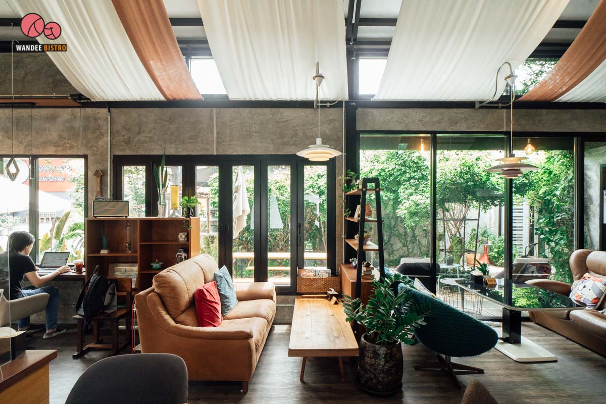 Cock-A-Hoop คาเฟ่สไตล์โฮมมี่ ที่มีทั้งความเท่ อบอุ่น และความชิล เปิดถึงห้าทุ่ม 