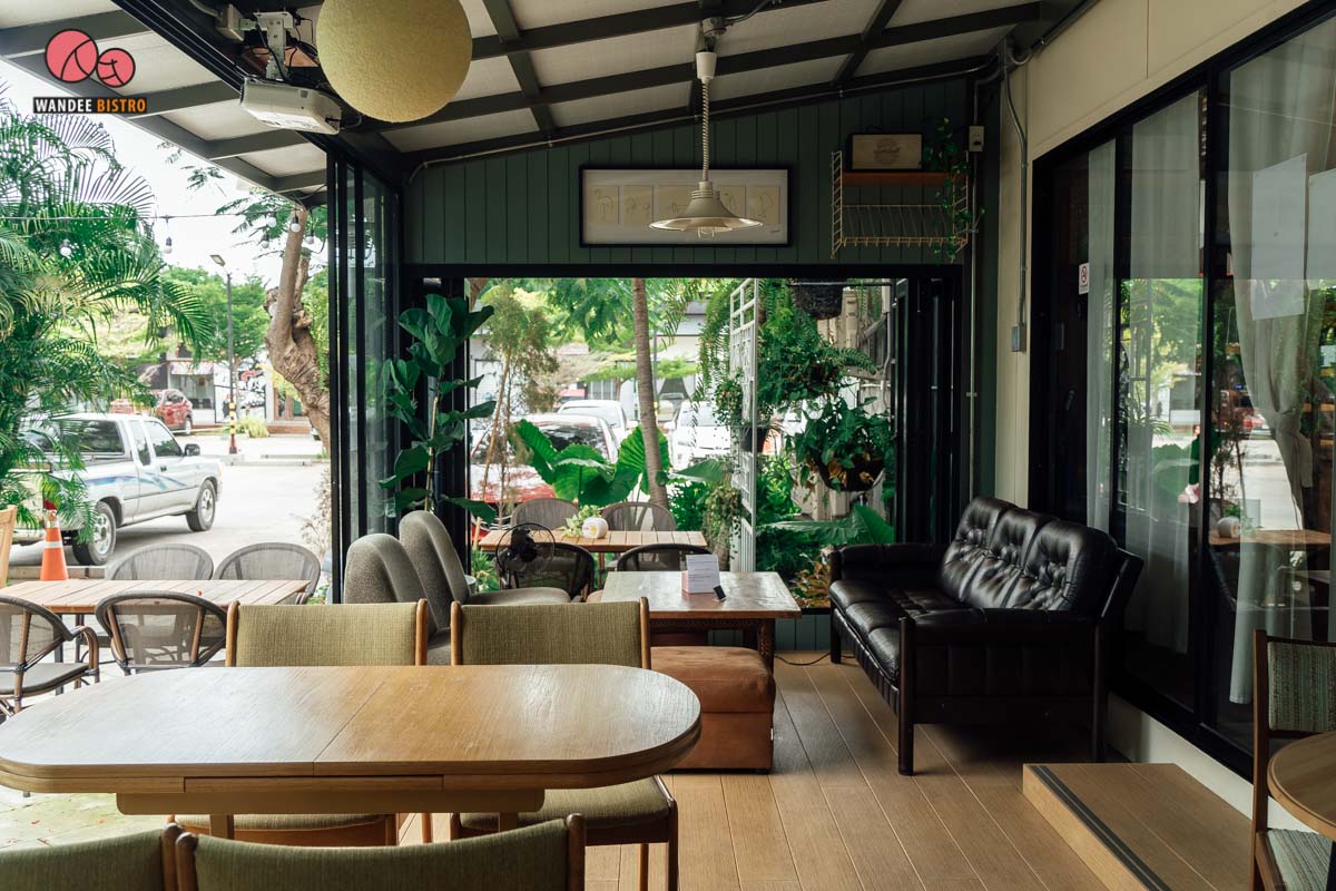 Cock-A-Hoop คาเฟ่สไตล์โฮมมี่ ที่มีทั้งความเท่ อบอุ่น และความชิล เปิดถึงห้าทุ่ม 