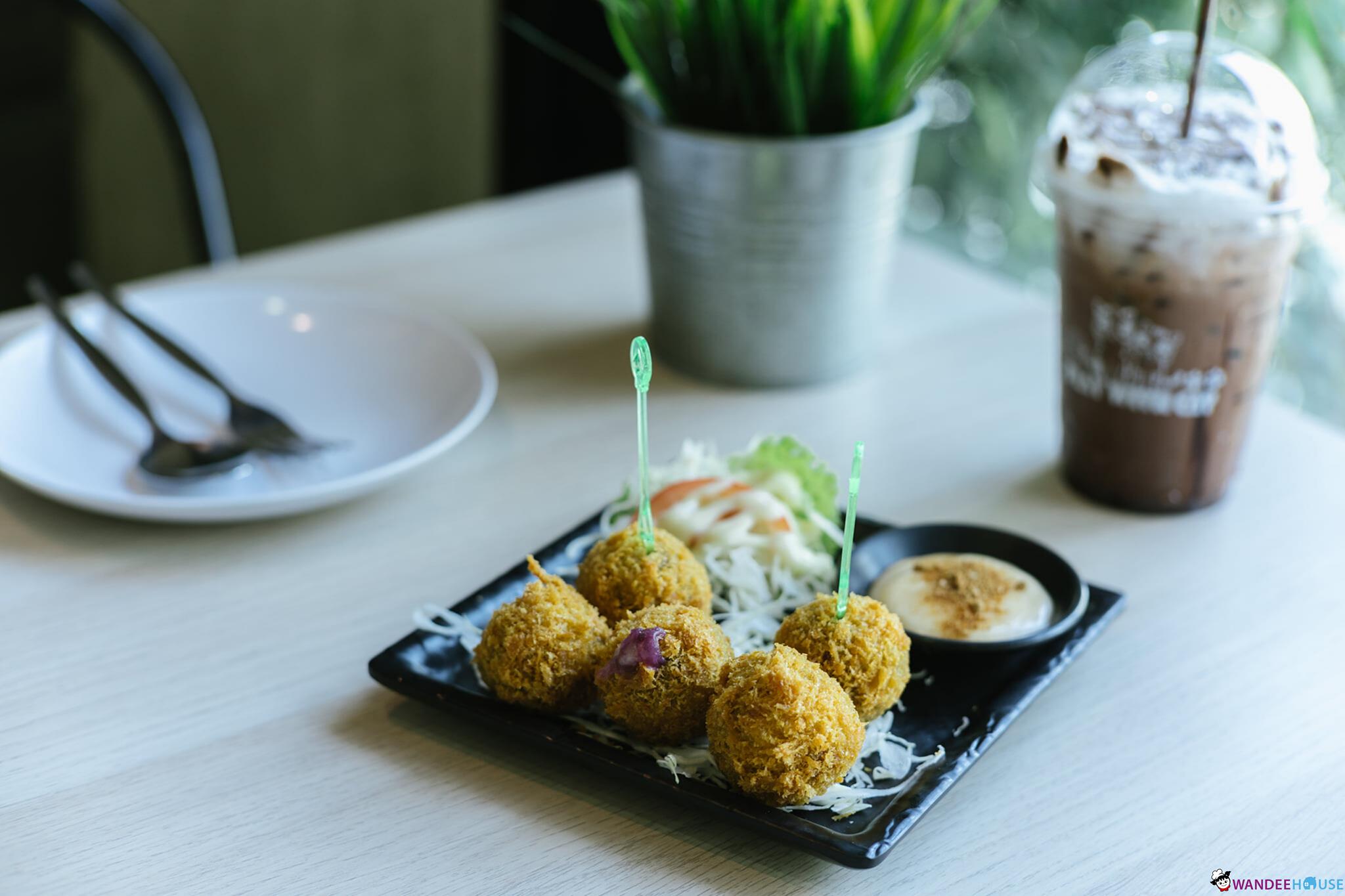 Play With Cat Cafe @นครปฐม คาเฟ่น้องเหมียว โดนใจทาสแมว
