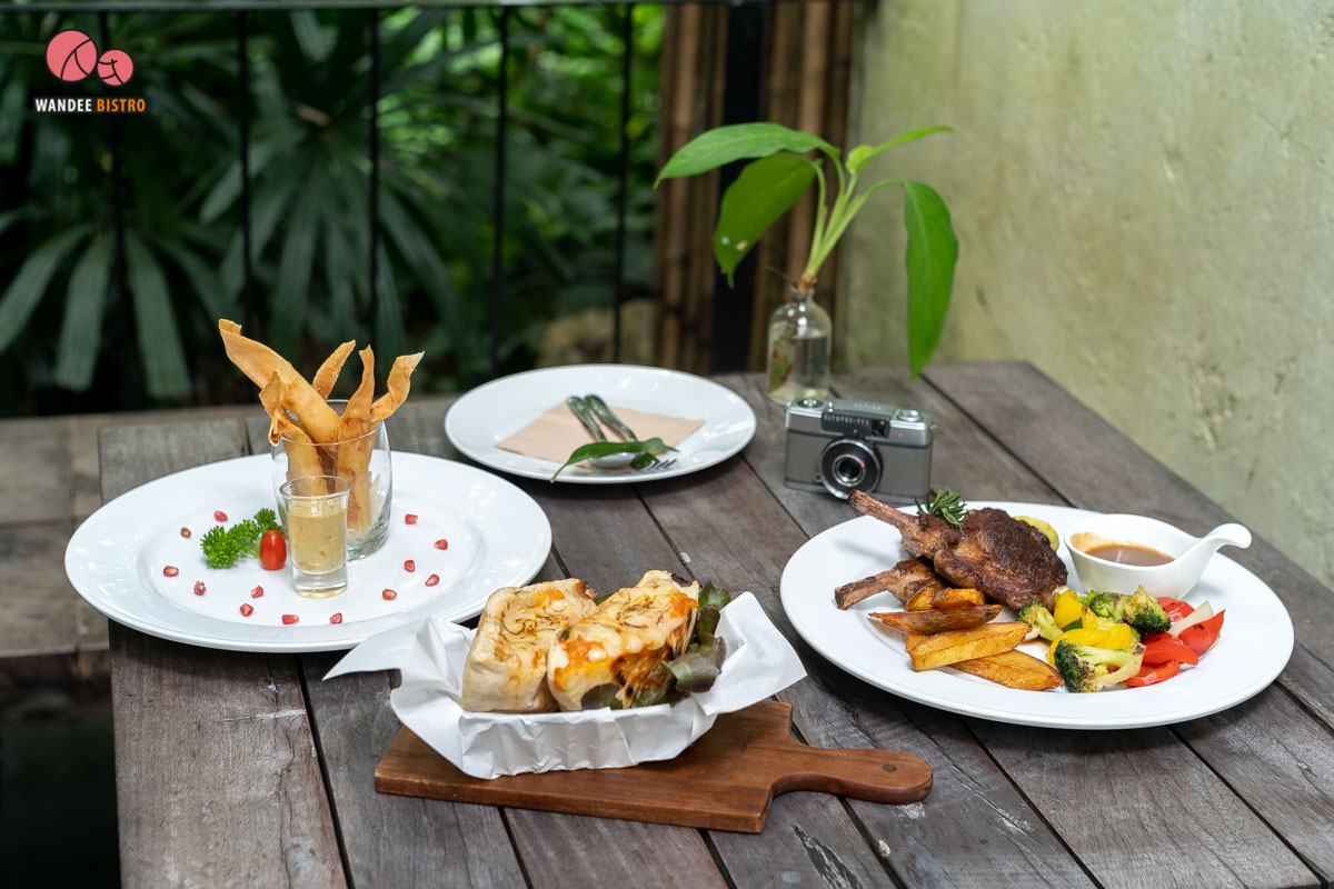 Pitta s House คาเฟ่สีขาว เท่ๆ สไตล์ลอฟท์ ใกล้ชิดธรรมชาติ บรรยากาศเหมือนอยู่กลางป่า 