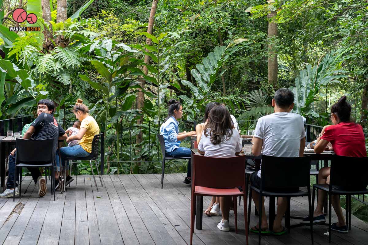 Pitta s House คาเฟ่สีขาว เท่ๆ สไตล์ลอฟท์ ใกล้ชิดธรรมชาติ บรรยากาศเหมือนอยู่กลางป่า 