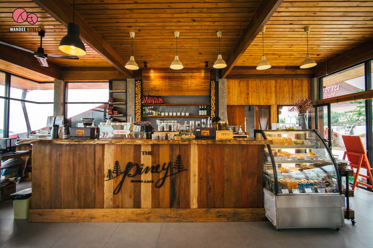 The Piney Bistro Cafe  สูดอากาศสดชื่น ชมวิวทิวเขา 360 องศา คาเฟ่หลังองค์พระวัดผาซ่อนแก้ว