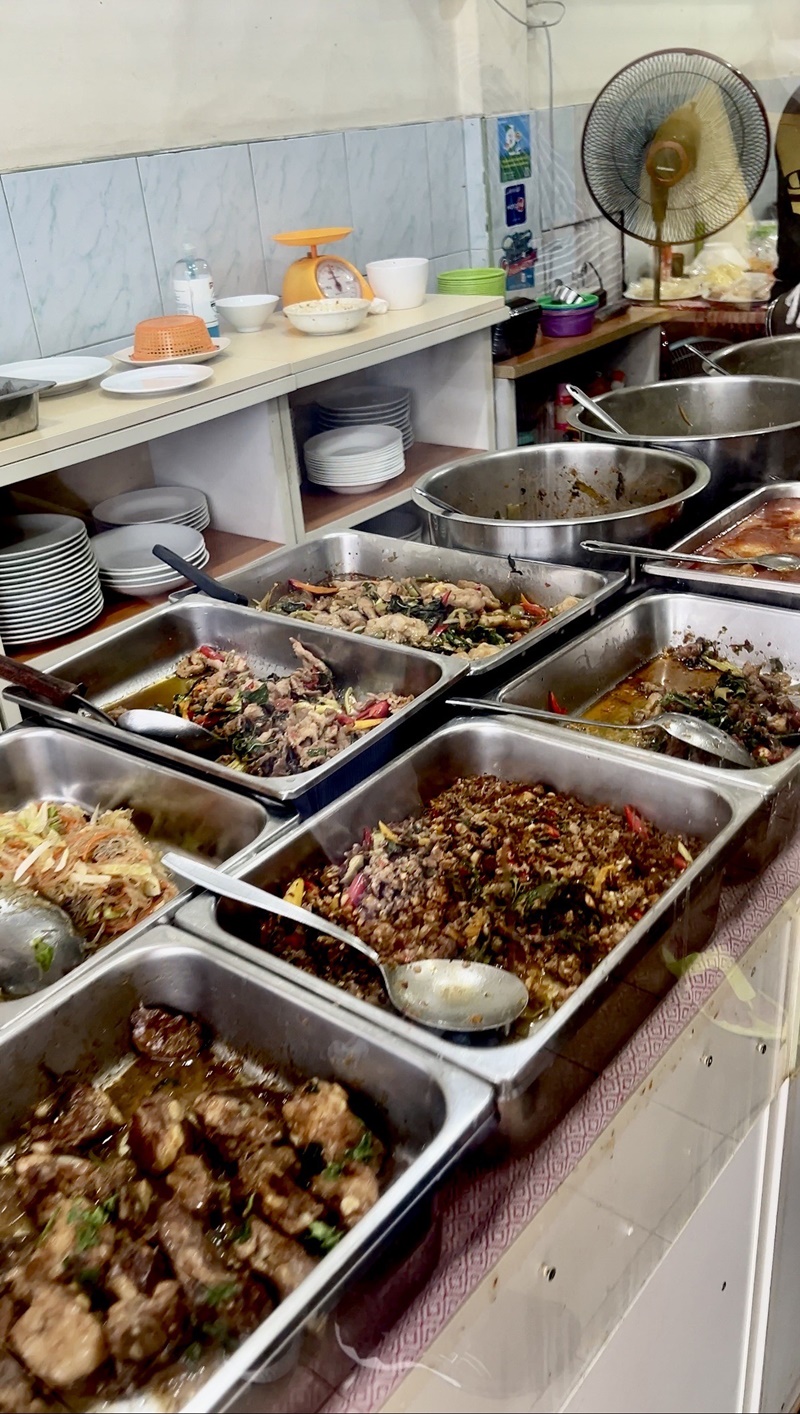 สมทรงโภชนา  ร้านอาหารไทยเก่าแก่ หน้าวัดสังเวช ย่านบางลำพู ท่าพระอาทิตย์