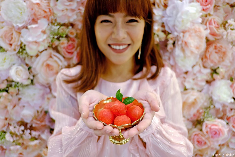 จิบชากับขนมไทย ใกล้ชิดหมู่ดอกไม้กลางกรุง ณ Marie Truly Thai Taste.