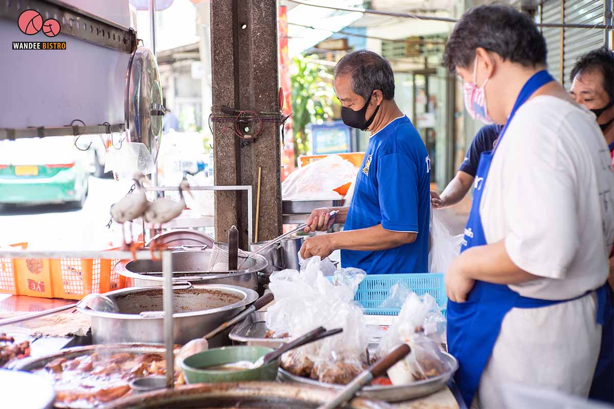 ก๋วยเตี๋ยวเป็ด ขาหมู ชามโต - เจ๊พร หลังเลิดสิน เจ้าเด็ด !