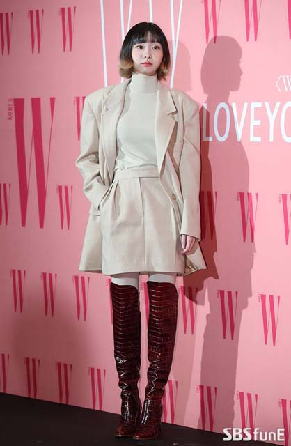 แฟชั่นสไตล์ คิมดามี itaewon class สาวหมวยสุดมั่นกับผมสั้น Dip Dye Hair มาแต่งตามกันเถอะ!