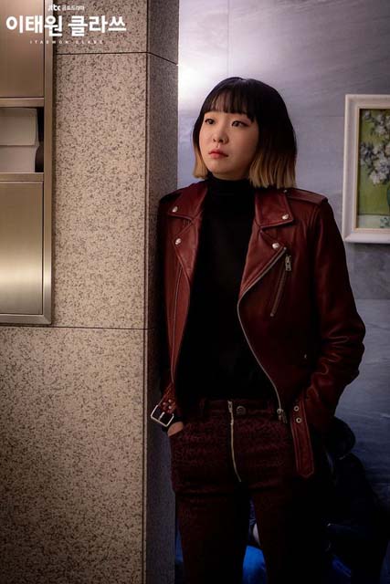 แฟชั่นสไตล์ คิมดามี itaewon class สาวหมวยสุดมั่นกับผมสั้น Dip Dye Hair มาแต่งตามกันเถอะ! แฟชั่นสไตล์ คิมดามี itaewon class สาวหมวยสุดมั่นกับผมสั้น Dip Dye Hair มาแต่งตามกันเถอะ!