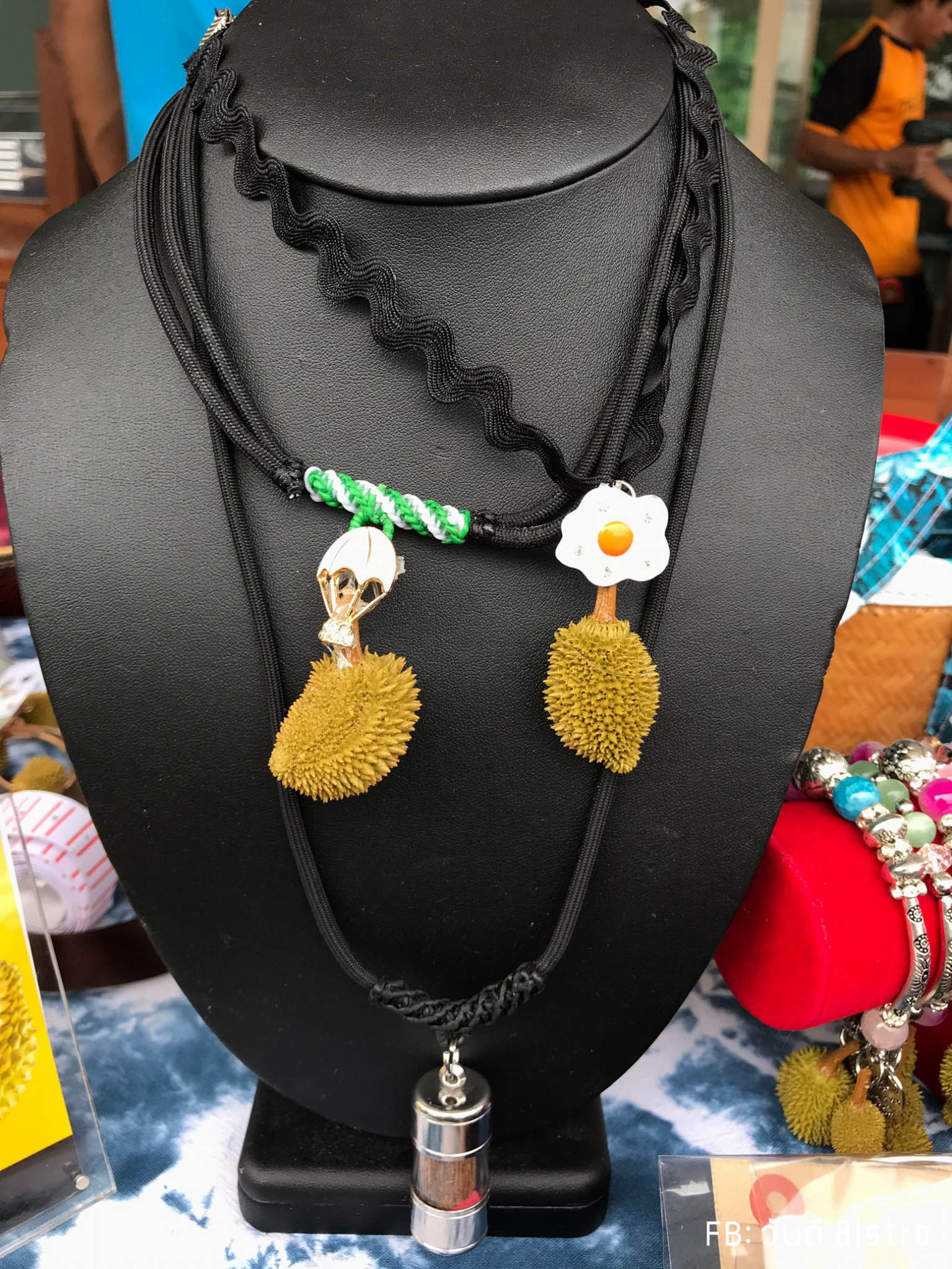 ทุเรียน ก็เป็นเครื่องประดับได้ ! accessory เก๋ๆ ไม่เหมือนใคร