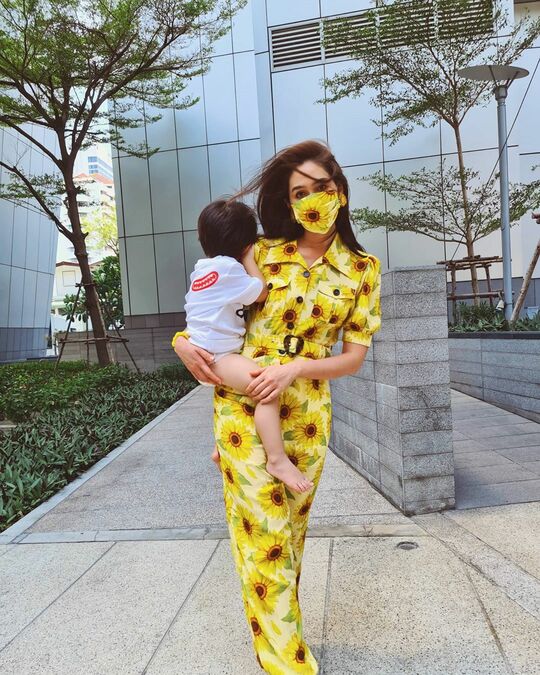 ส่องแฟชั่นแม่ชม ชมพู่ อารยา คุณแม่ที่แซ่บที่สุดแห่งยุค 2020