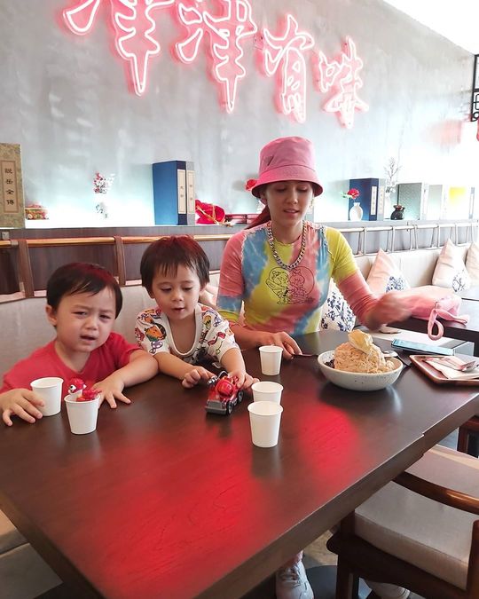 ส่องแฟชั่นแม่ชม ชมพู่ อารยา คุณแม่ที่แซ่บที่สุดแห่งยุค 2020