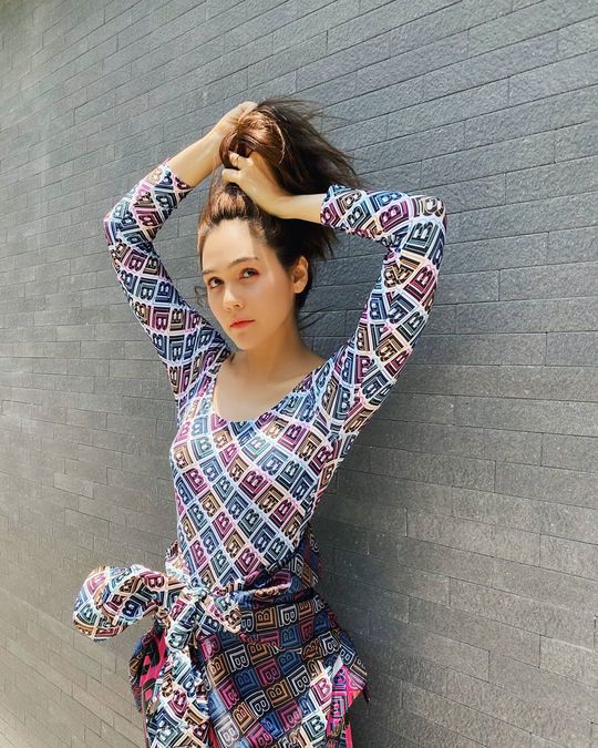 ส่องแฟชั่นแม่ชม ชมพู่ อารยา คุณแม่ที่แซ่บที่สุดแห่งยุค 2020