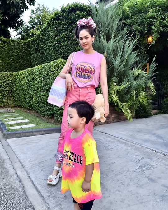 ส่องแฟชั่นแม่ชม ชมพู่ อารยา คุณแม่ที่แซ่บที่สุดแห่งยุค 2020