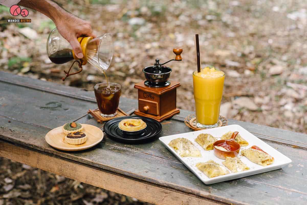 Deep Root Cafe ดิบ เท่ ในย่านสมเด็จเจ้าพระยา Deep Root Cafe ดิบ เท่ ในย่านสมเด็จเจ้าพระยา