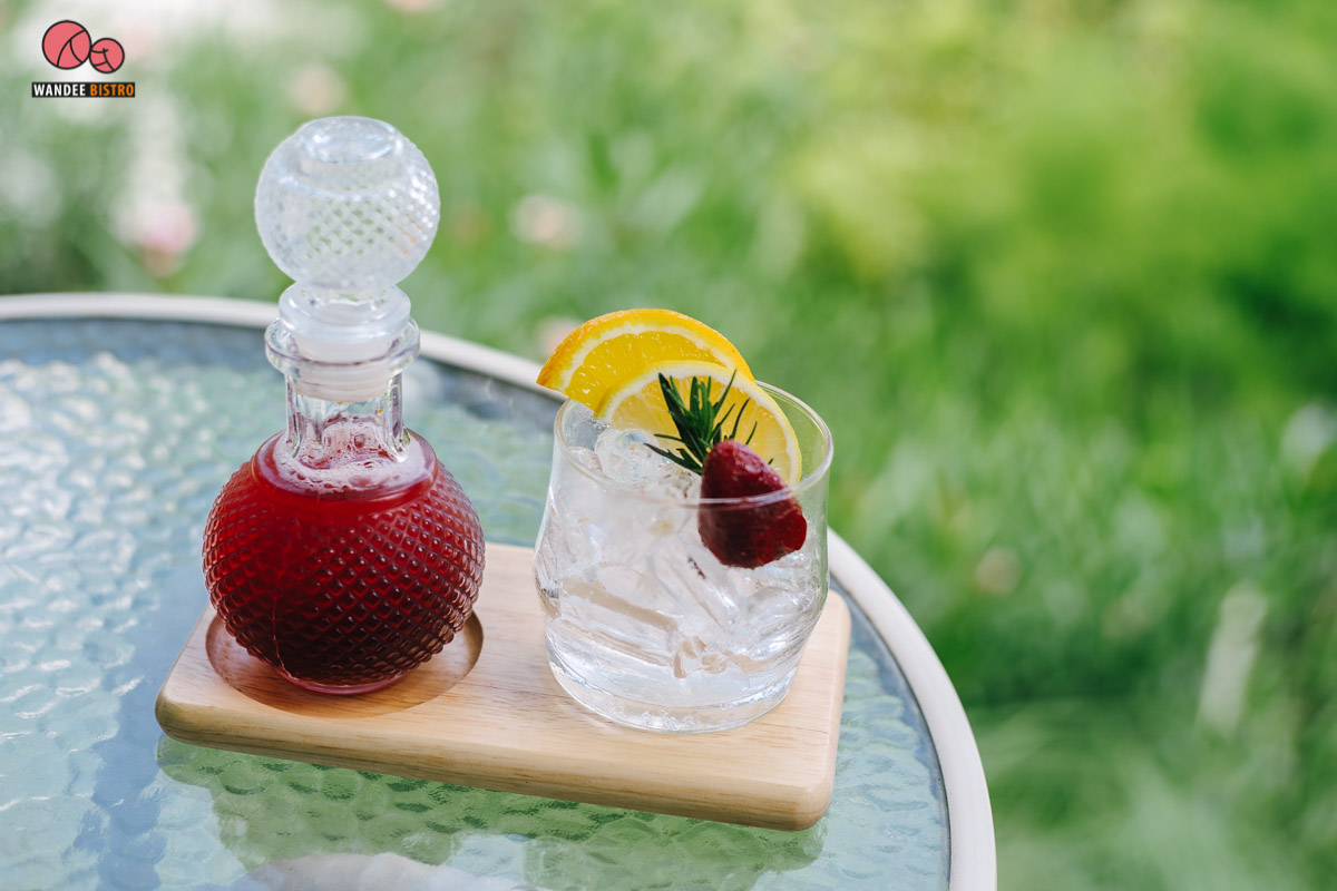 Another Home Cafe คาเฟ่สไตล์ glass house ในบรรยากาศสีเขียว