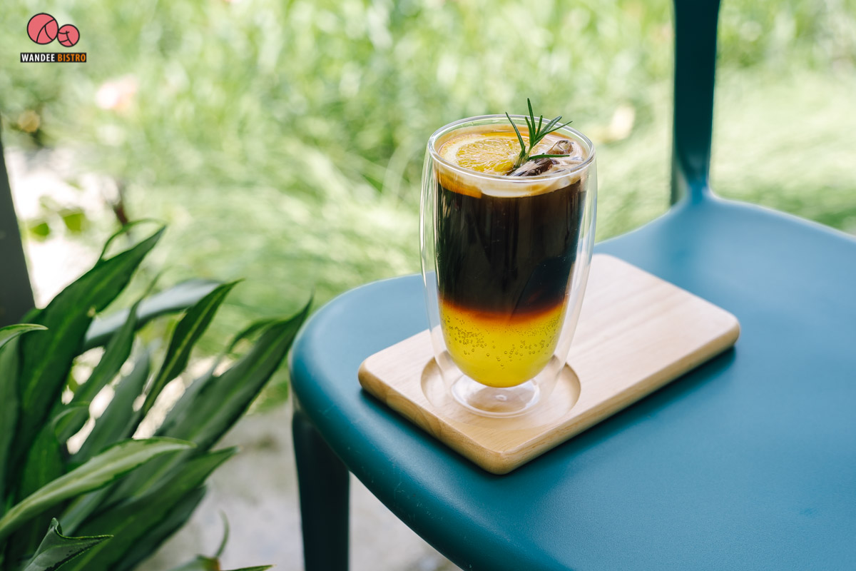 Another Home Cafe คาเฟ่สไตล์ glass house ในบรรยากาศสีเขียว