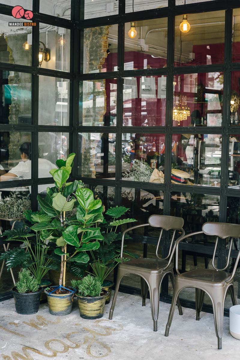 Trok Khrut Café คาเฟ่ดิบเท่แฝงความคลาสสิกในตรอกเก่าแก่