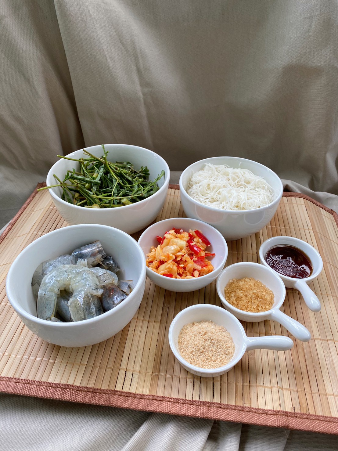 หมี่ผัดกระเฉดกุ้งสด สูตรรสเข้มเข้าเส้น ผักกรอบไม่เหนียว