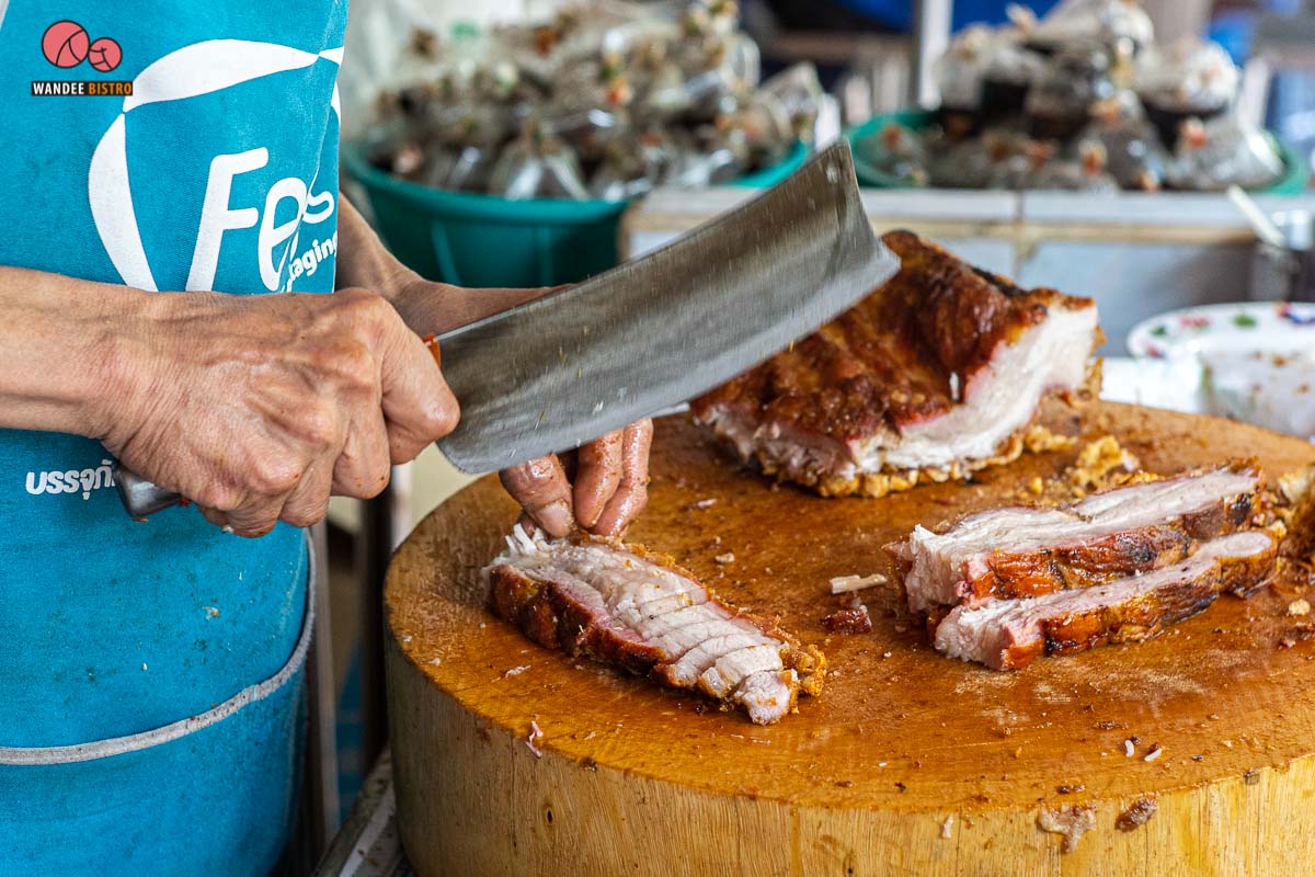 หมูแดงนายไซ ตำนานหมูกรอบที่ต้องไปพิสูจน์
