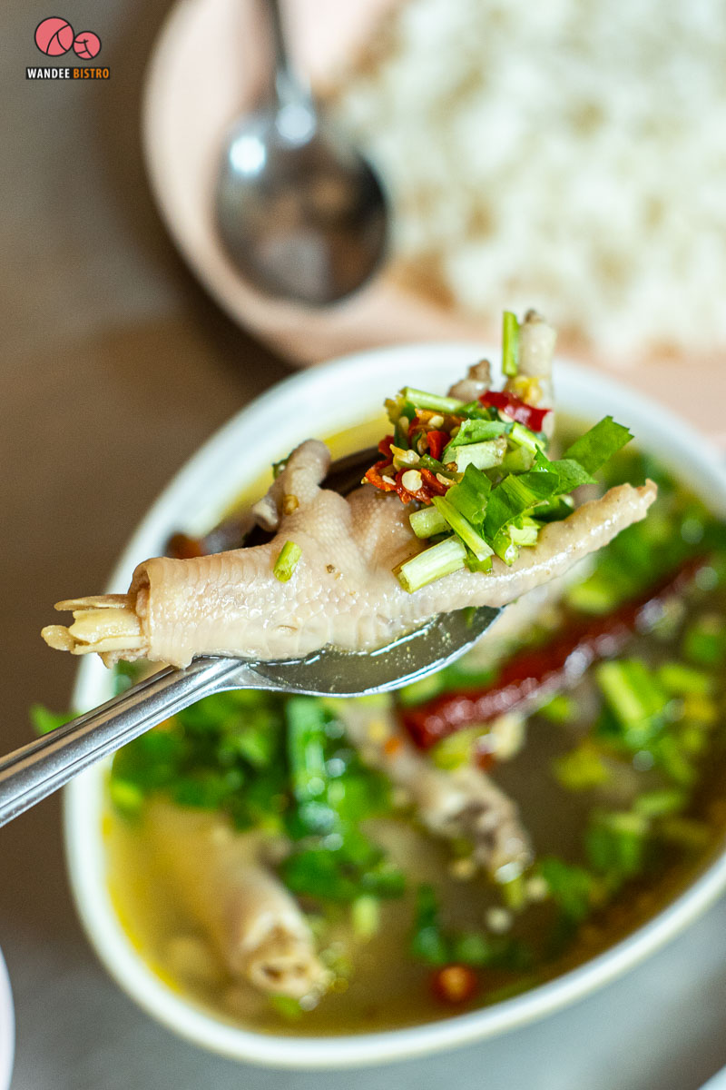 หมูแดงนายไซ ตำนานหมูกรอบที่ต้องไปพิสูจน์