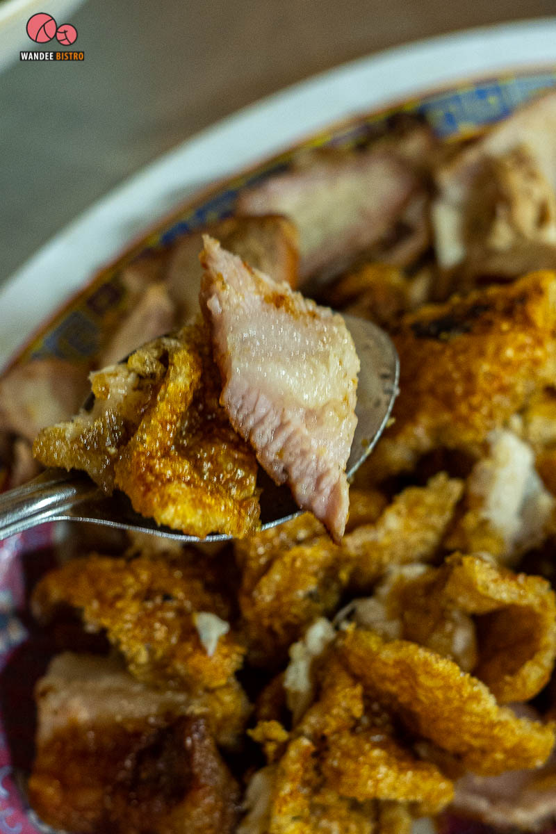 หมูแดงนายไซ ตำนานหมูกรอบที่ต้องไปพิสูจน์