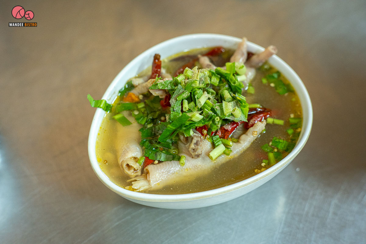 หมูแดงนายไซ ตำนานหมูกรอบที่ต้องไปพิสูจน์