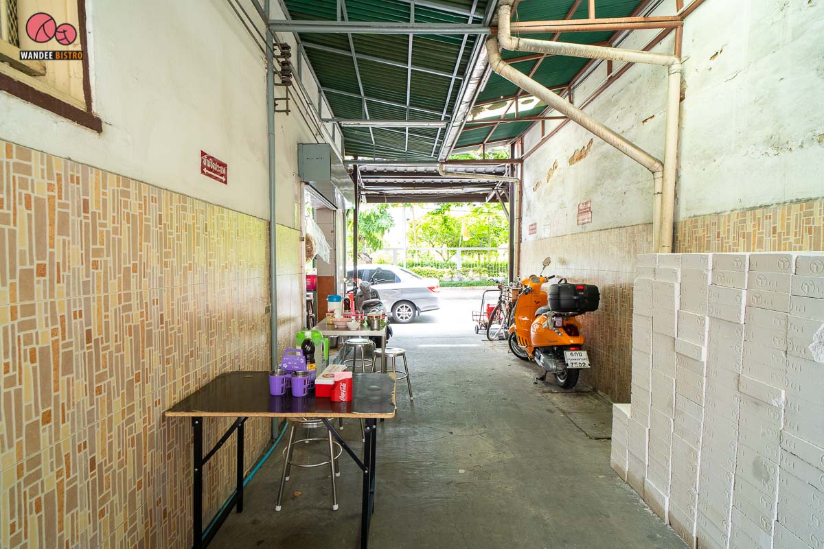 กุหลาบก๋วยเตี๋ยวหมูตุ๋นน้ำตก
