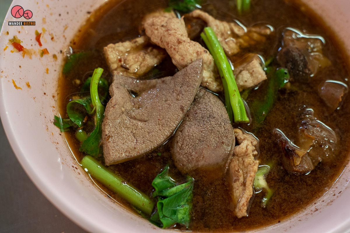 กุหลาบก๋วยเตี๋ยวหมูตุ๋นน้ำตก