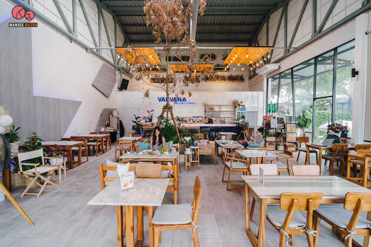 Varvana a Café & Bar คาเฟ่สไตล์ทรอปิคอลสุดร่มรื่น
