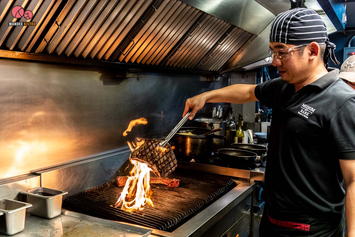 สเต๊กพรีเมียมรสชาติเยี่ยมที่ Medium Rare & Wine