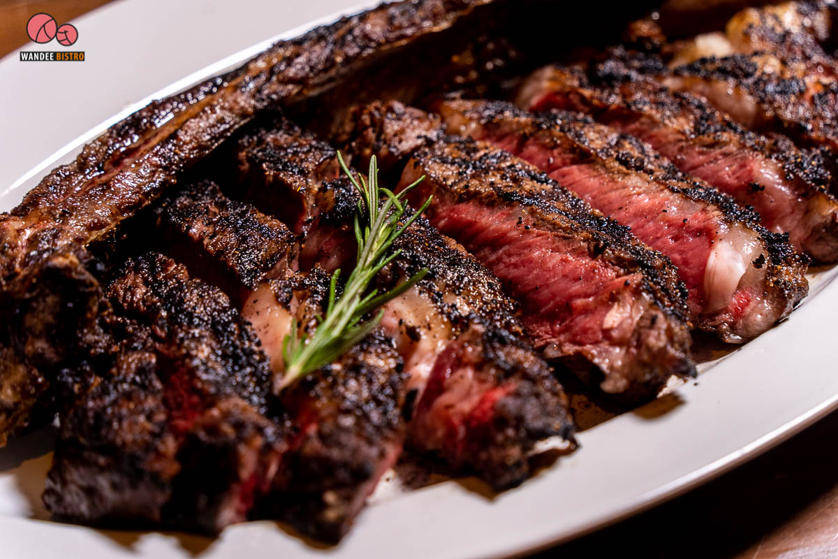 สเต๊กพรีเมียมรสชาติเยี่ยมที่ Medium Rare & Wine