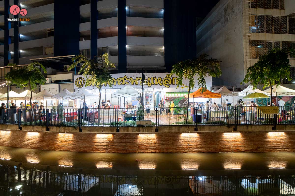 ถนนคนเดินตลาดคลองโอ่งอ่าง Street Art สุดแนว