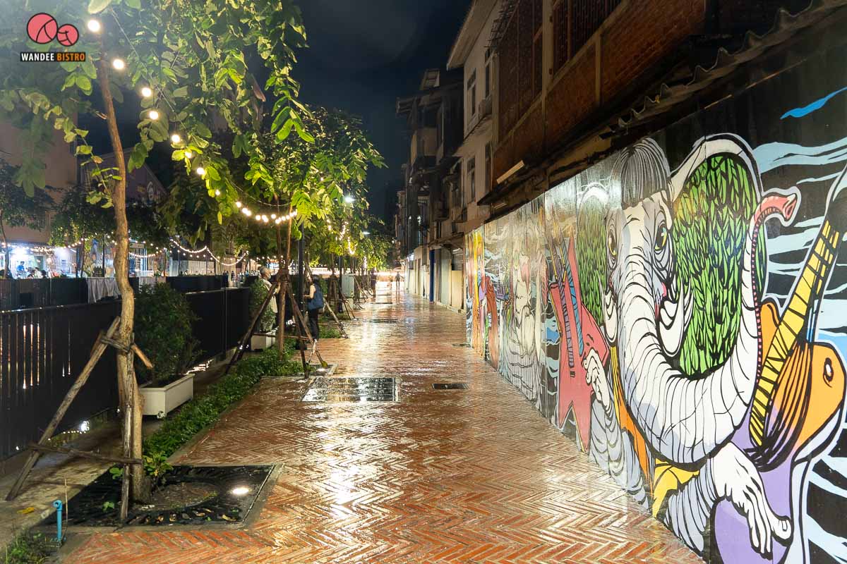 ถนนคนเดินตลาดคลองโอ่งอ่าง Street Art สุดแนว