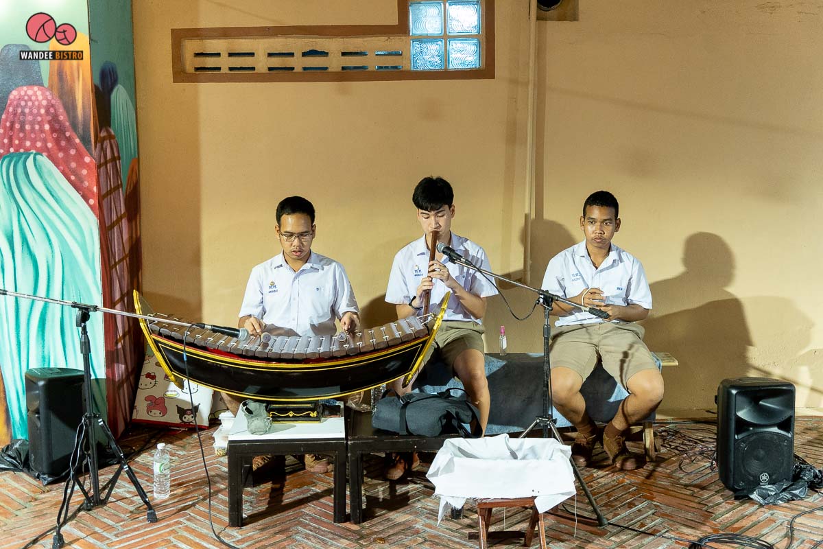 ถนนคนเดินตลาดคลองโอ่งอ่าง Street Art สุดแนว