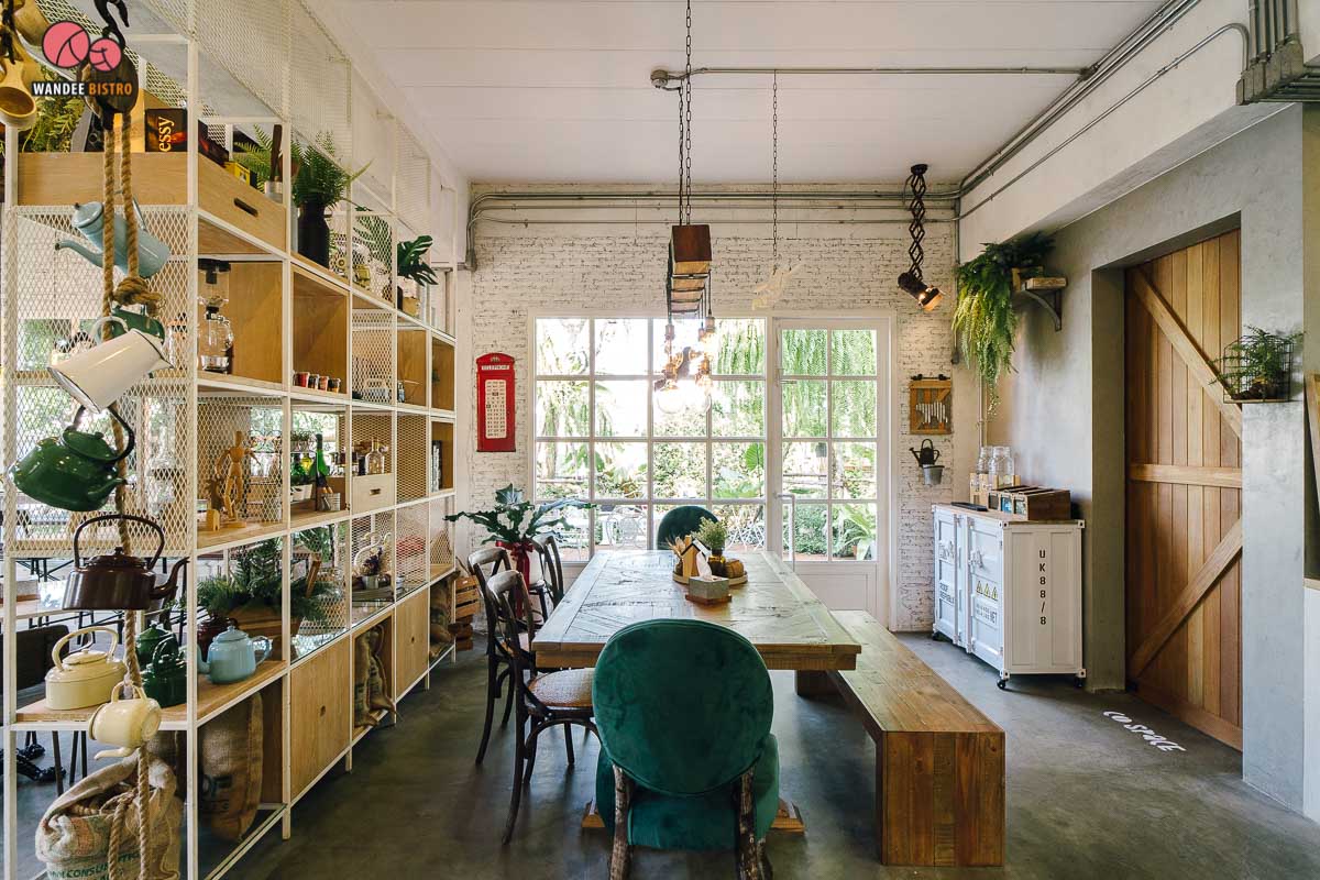 Roof Republic คาเฟ่สไตล์โรงนาอังกฤษท่ามกลางสวนสวย