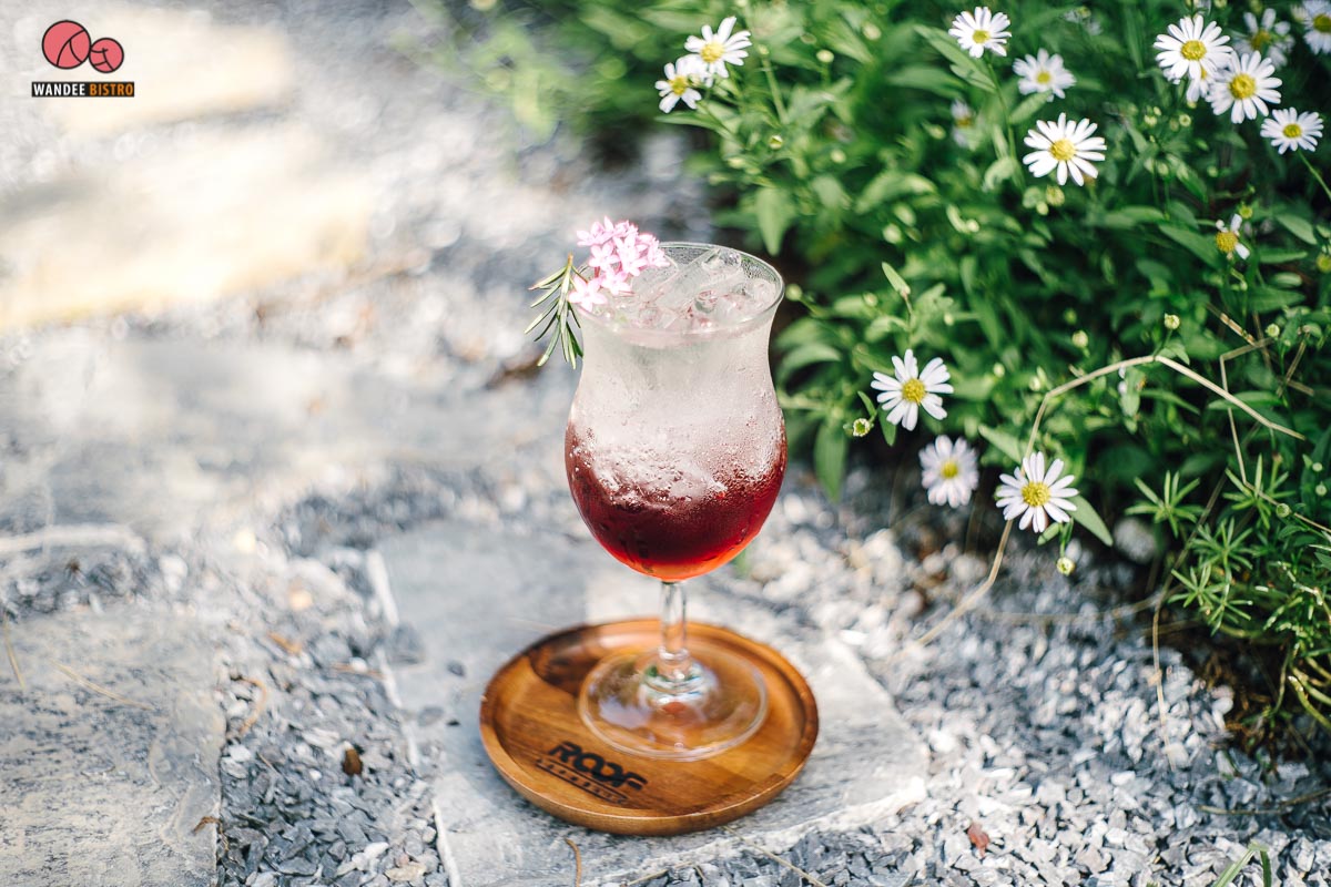 Roof Republic คาเฟ่สไตล์โรงนาอังกฤษท่ามกลางสวนสวย