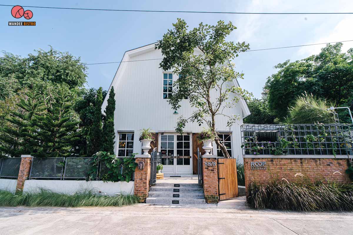 Roof Republic คาเฟ่สไตล์โรงนาอังกฤษท่ามกลางสวนสวย