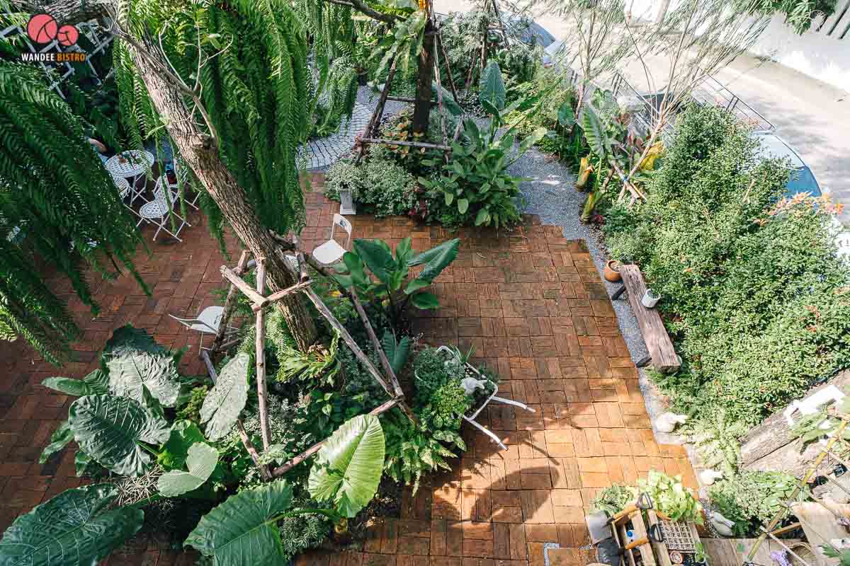 Roof Republic คาเฟ่สไตล์โรงนาอังกฤษท่ามกลางสวนสวย