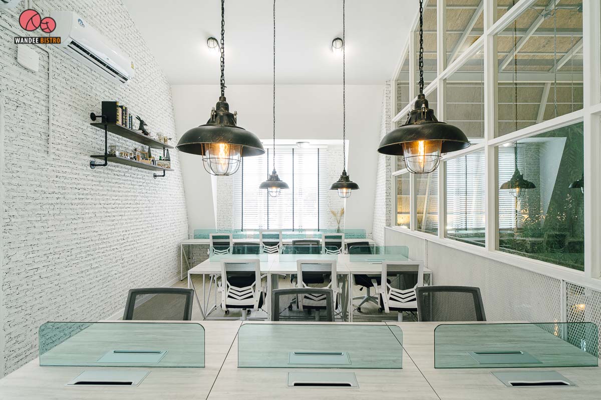 Roof Republic คาเฟ่สไตล์โรงนาอังกฤษท่ามกลางสวนสวย