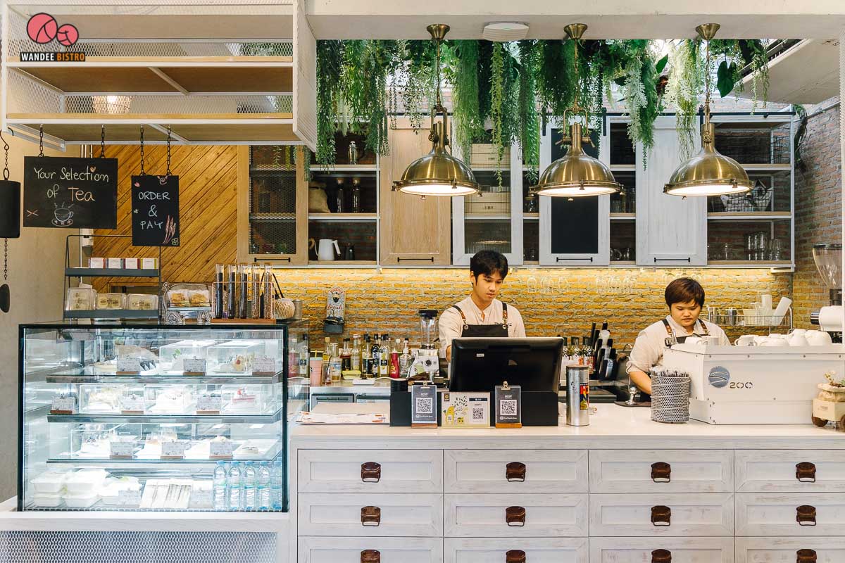 Roof Republic คาเฟ่สไตล์โรงนาอังกฤษท่ามกลางสวนสวย