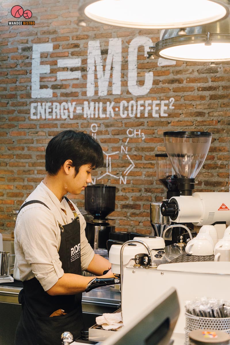 Roof Republic คาเฟ่สไตล์โรงนาอังกฤษท่ามกลางสวนสวย