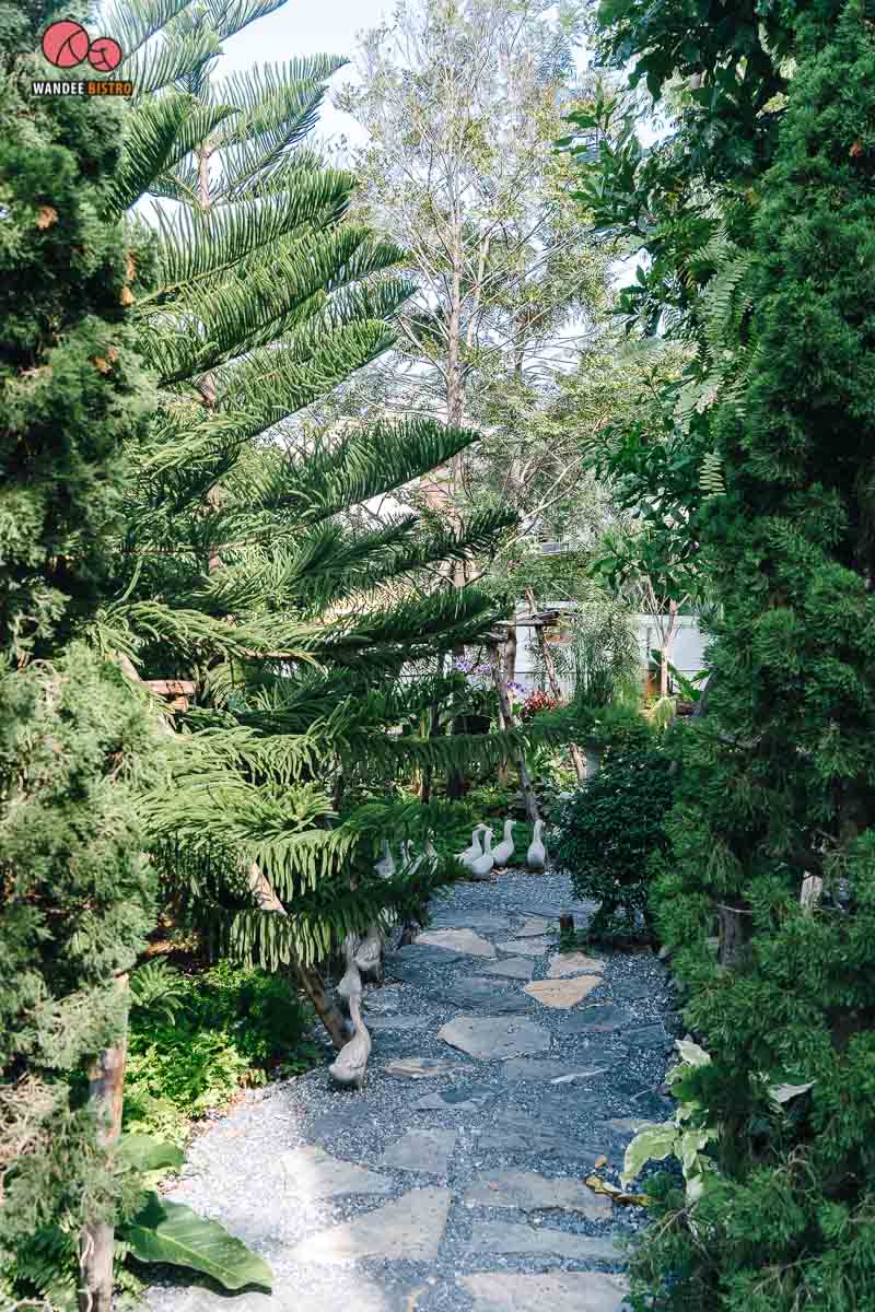 Roof Republic คาเฟ่สไตล์โรงนาอังกฤษท่ามกลางสวนสวย