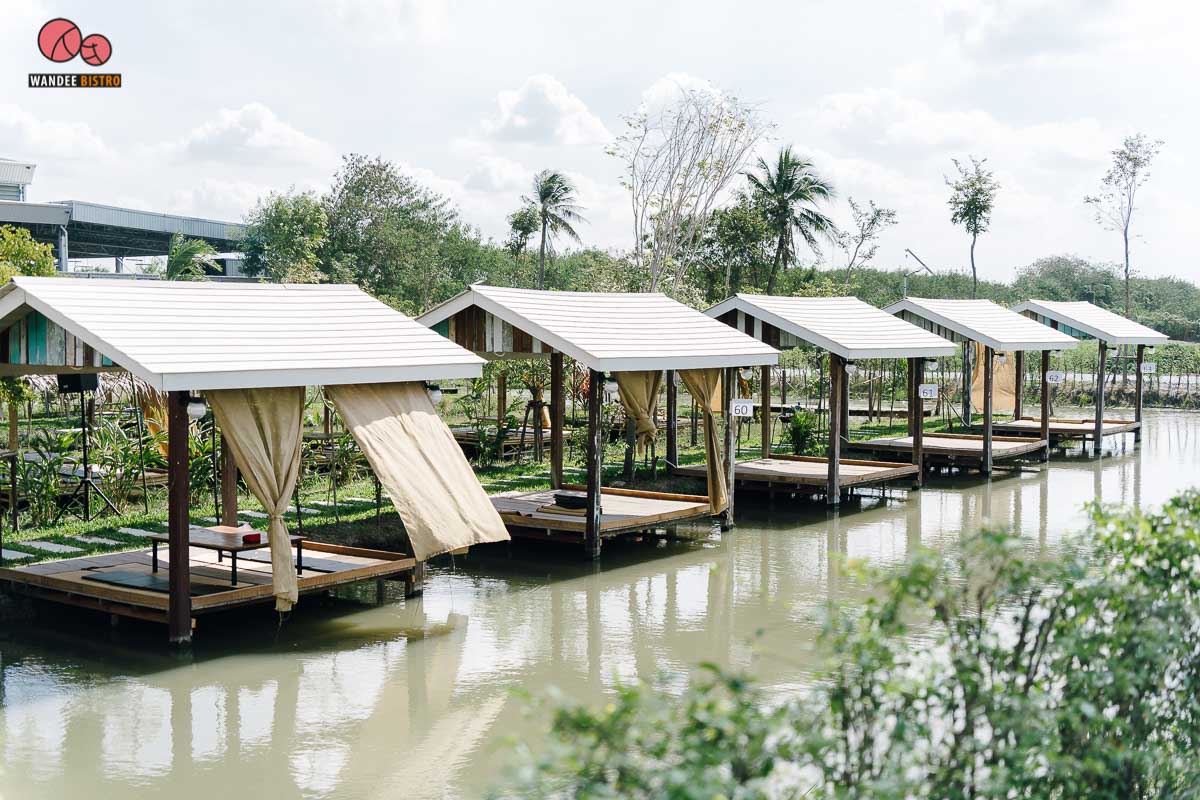 ครัวบ้านไทรน้อย คอนเซปท์เก๋เสิร์ฟอาหารทางเรือ เมนูบ้านๆ รสชาติจัดจ้านถึงใจ
