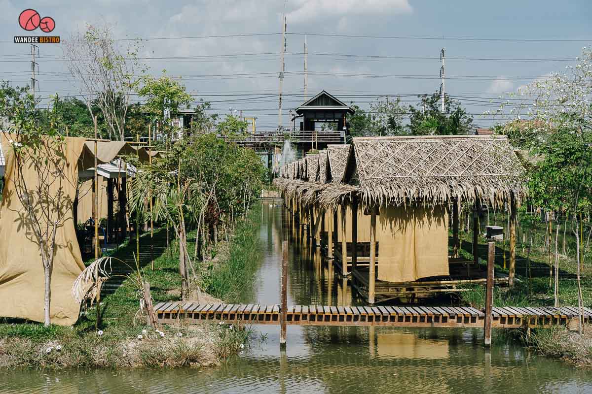 ครัวบ้านไทรน้อย คอนเซปท์เก๋เสิร์ฟอาหารทางเรือ เมนูบ้านๆ รสชาติจัดจ้านถึงใจ