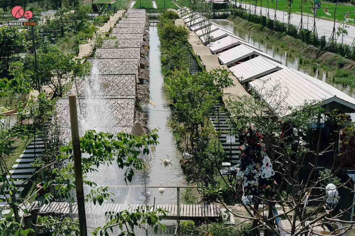 ครัวบ้านไทรน้อย คอนเซปท์เก๋เสิร์ฟอาหารทางเรือ เมนูบ้านๆ รสชาติจัดจ้านถึงใจ