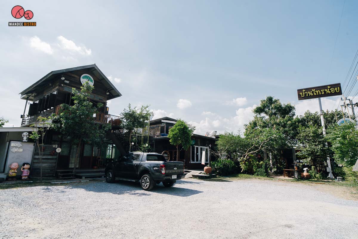 ครัวบ้านไทรน้อย คอนเซปท์เก๋เสิร์ฟอาหารทางเรือ เมนูบ้านๆ รสชาติจัดจ้านถึงใจ