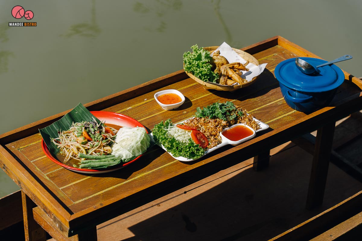 ครัวบ้านไทรน้อย คอนเซปท์เก๋เสิร์ฟอาหารทางเรือ เมนูบ้านๆ รสชาติจัดจ้านถึงใจ